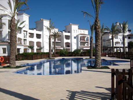 Pool 1 minute walk